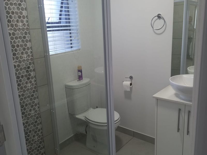 Family-Friendly 3-Bedroom Apartment for Long term rental. Island View. Close to Langeberg Mall. - Photo 6