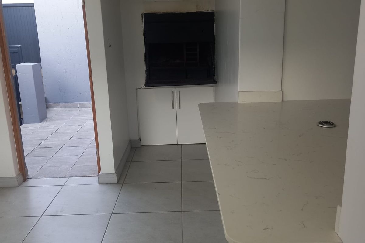 Family-Friendly 3-Bedroom Apartment for Long term rental. Island View. Close to Langeberg Mall. - Photo 4
