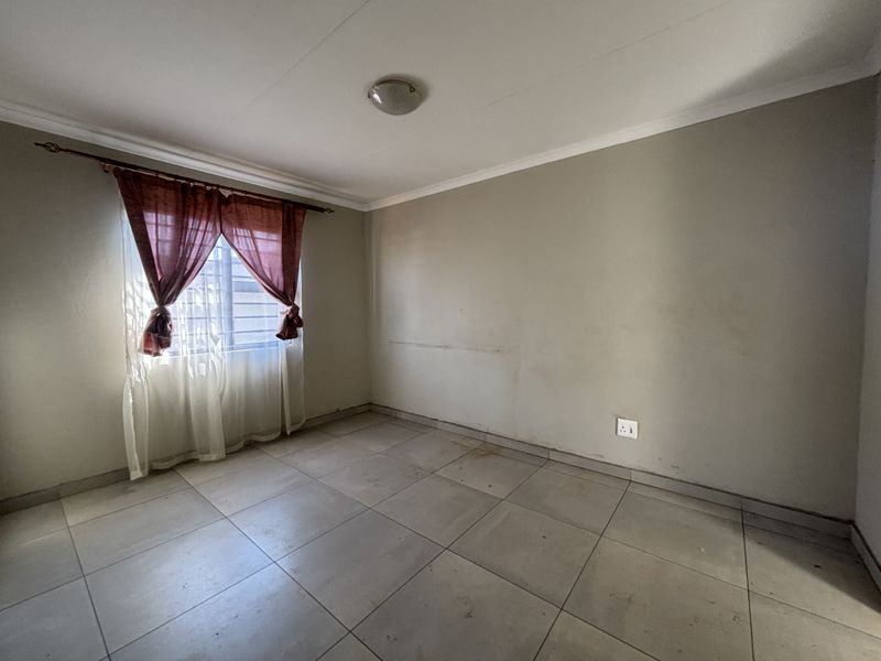 Spacious 3-bedroom Freehold home-  perfect for families seeking comfort and security - Photo 9