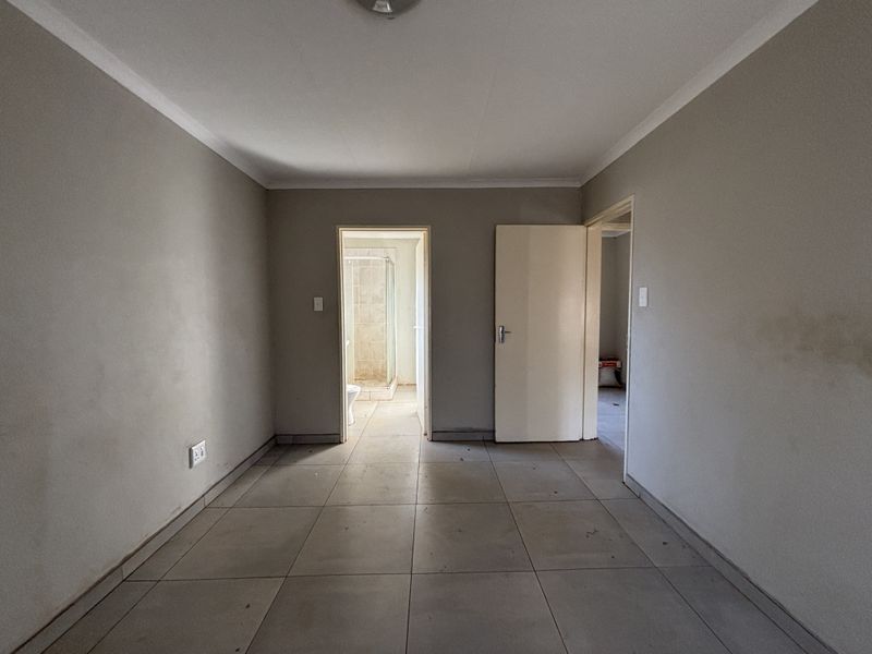 Spacious 3-bedroom Freehold home-  perfect for families seeking comfort and security - Photo 8