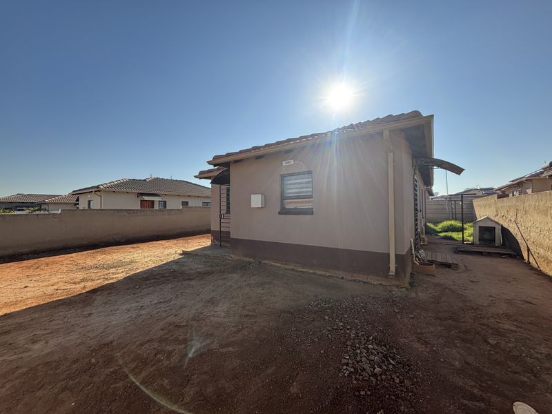 Spacious 3-bedroom Freehold home-  perfect for families seeking comfort and security - Photo 2