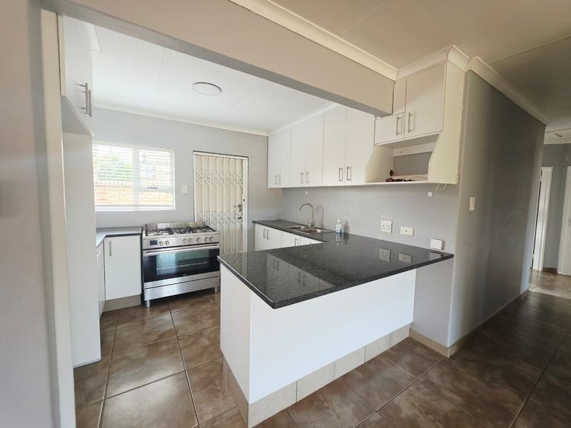 3 bedroom house - Photo 1