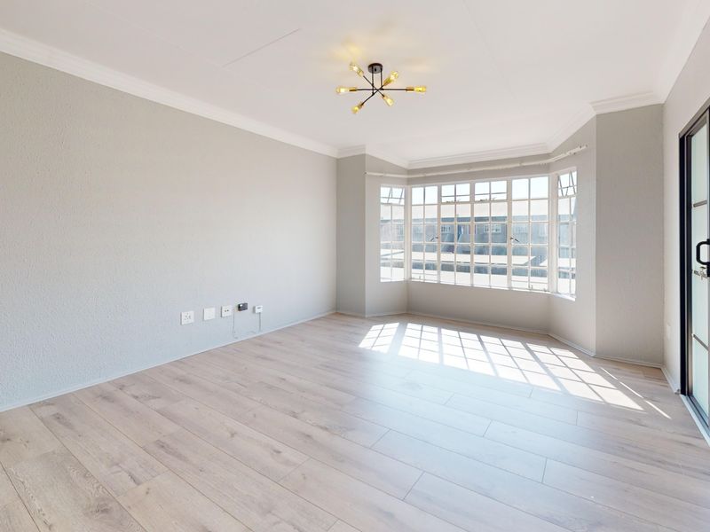 Modern Comfort Meets Exceptional Convenience Today - Photo 3