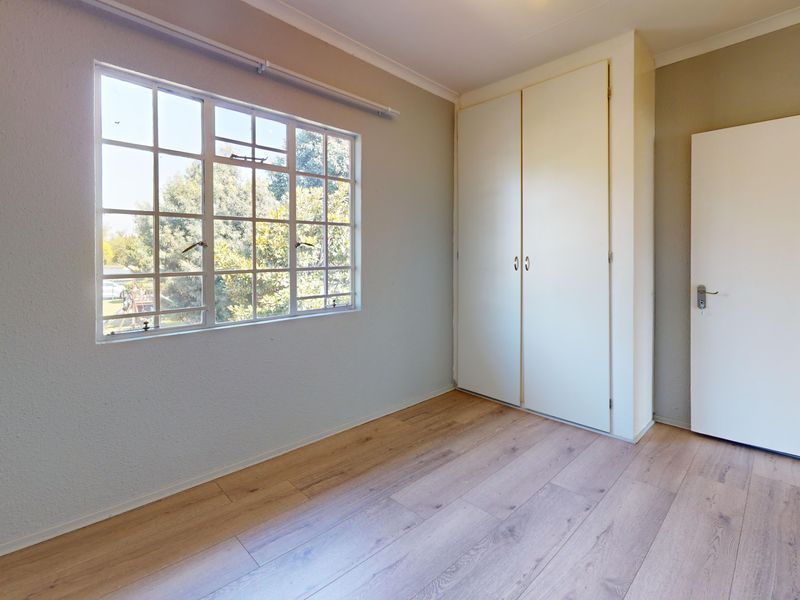 Modern Comfort Meets Exceptional Convenience Today - Photo 9