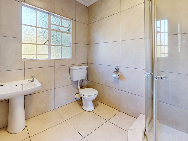 Modern Comfort Meets Exceptional Convenience Today - Photo 7