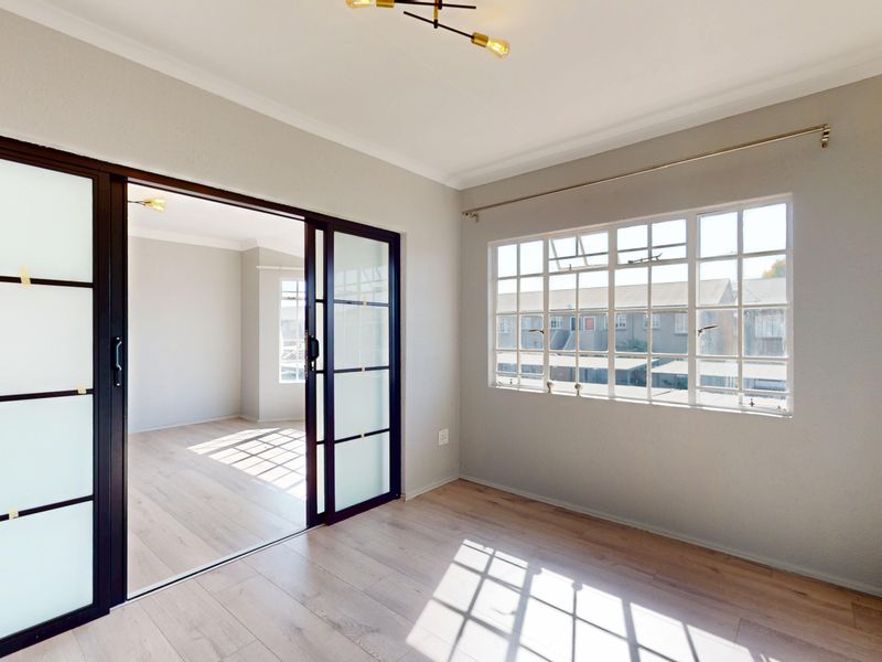 Modern Comfort Meets Exceptional Convenience Today - Photo 4