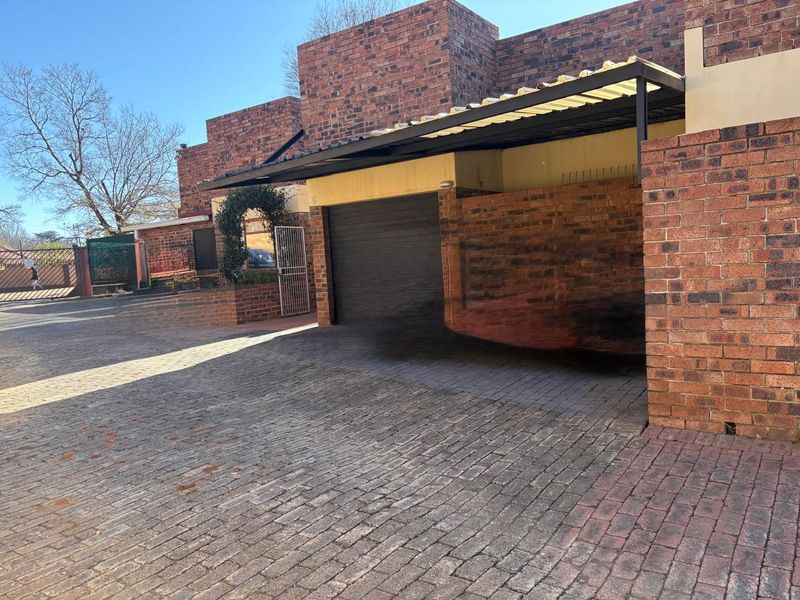 Sole and Exclusive Mandate - Photo 1