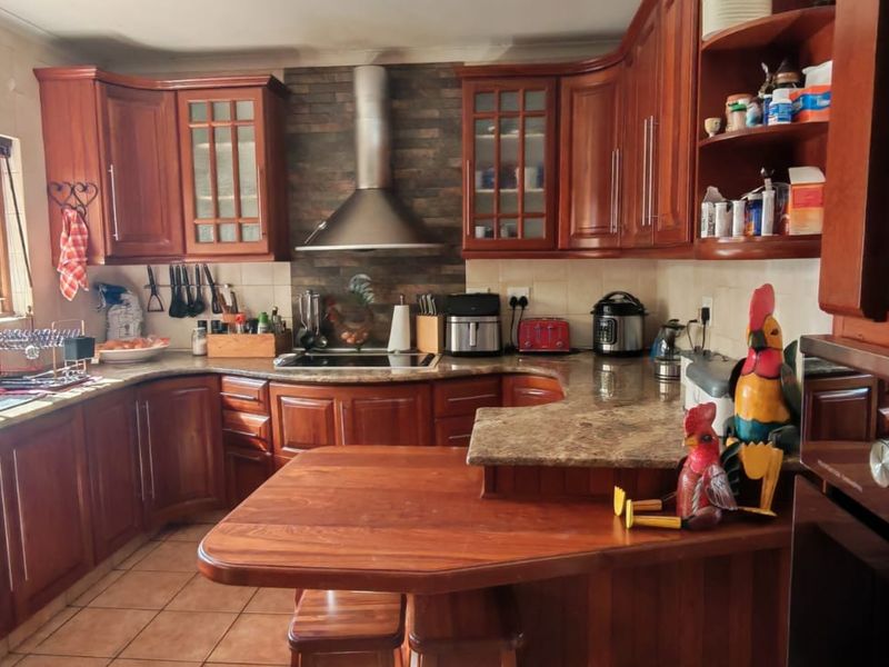 Elegant Family Living with Exceptional Space, Style & Versatility - Photo 4