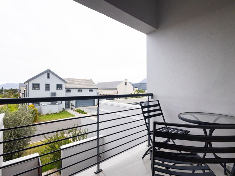 Exceptional Duplex Living in Altona Village - Photo 9
