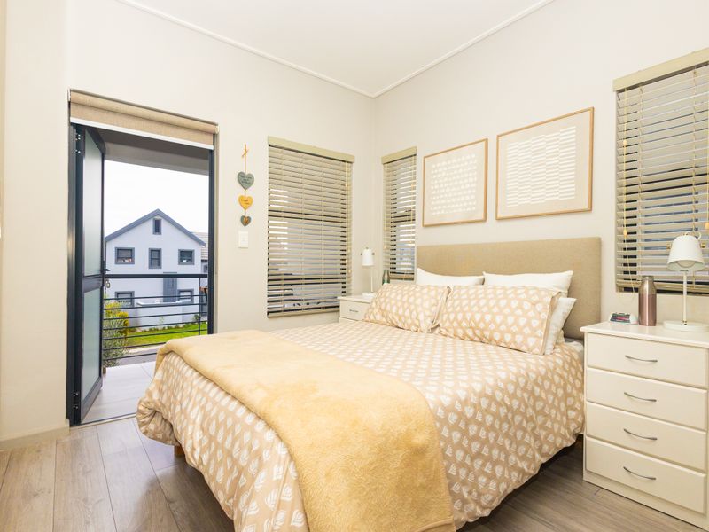 Exceptional Duplex Living in Altona Village - Photo 8