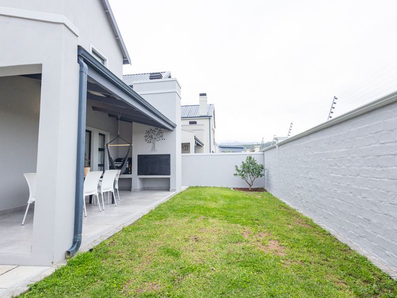 Exceptional Duplex Living in Altona Village - Photo 7