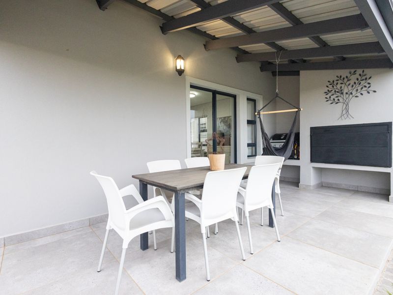 Exceptional Duplex Living in Altona Village - Photo 6