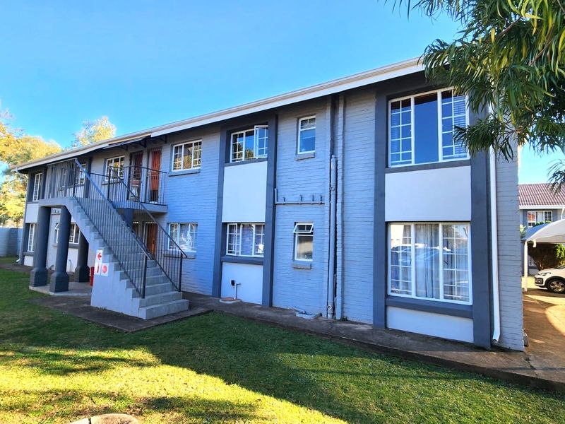 Spacious 3-Bedroom Apartment with Scenic Views in Moreleta Park - Photo 2
