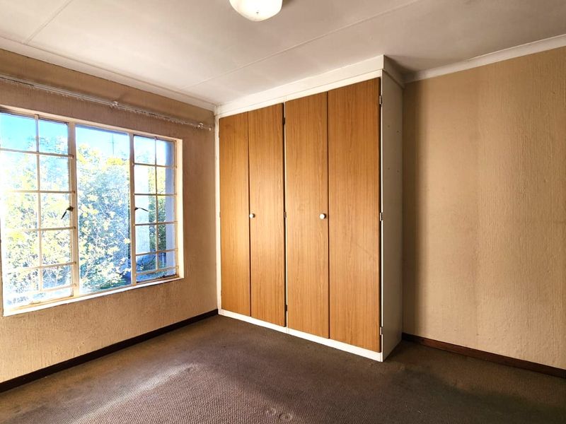 Spacious 3-Bedroom Apartment with Scenic Views in Moreleta Park - Photo 10