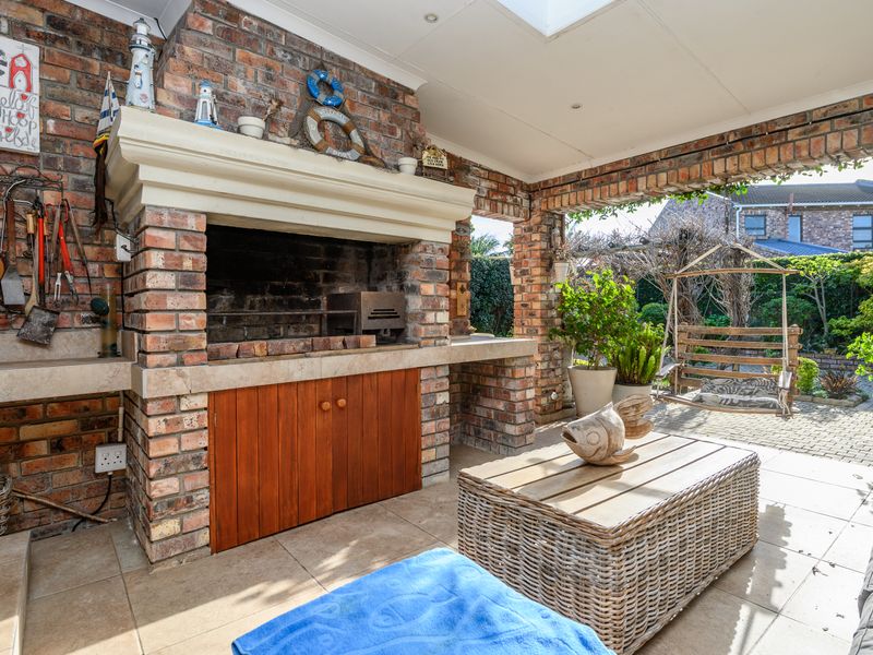 Humewood: Face Brick Duplex Executive Townhouse - Photo 2