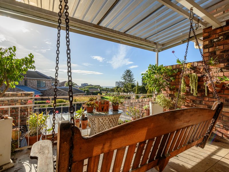 Humewood: Face Brick Duplex Executive Townhouse - Photo 1