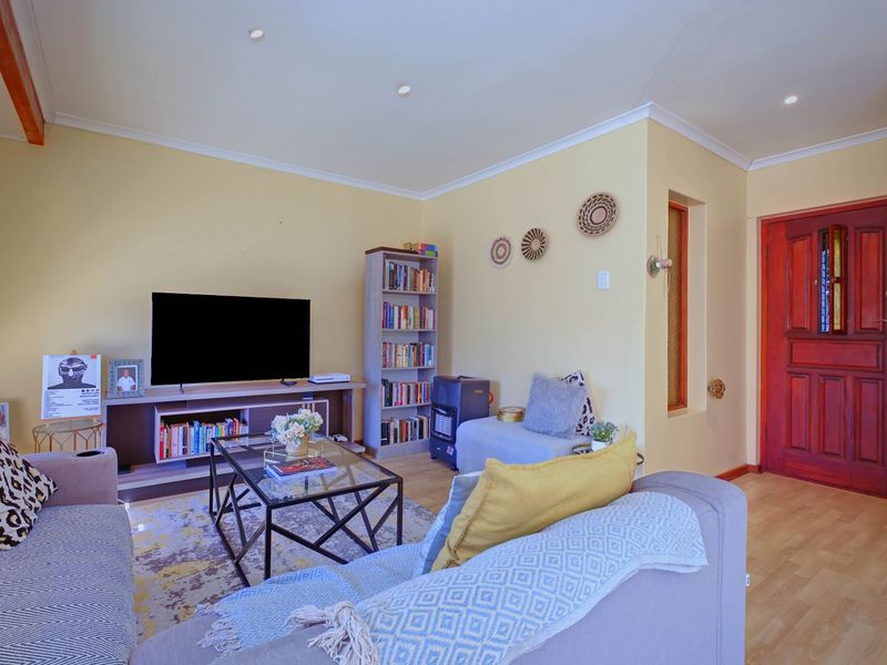Neat 3 bedroom Family Home for Sale in Sherwood - Photo 3