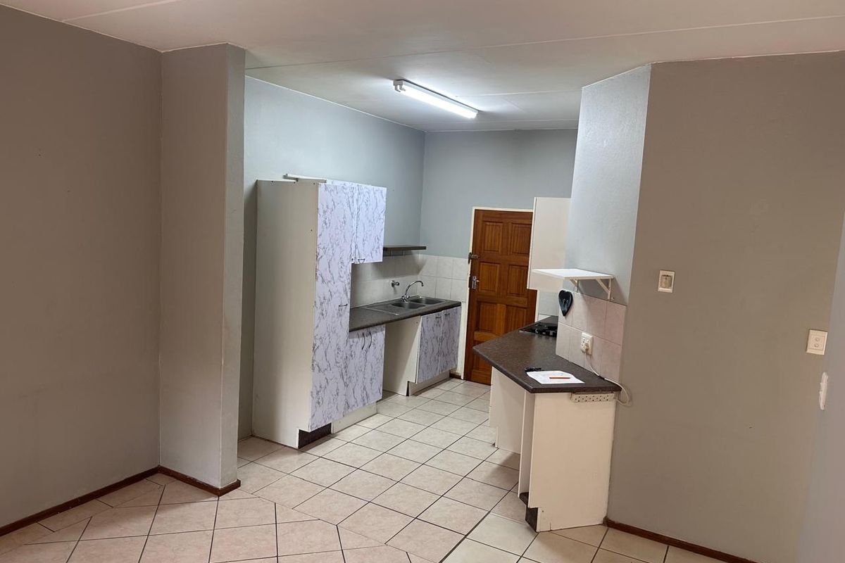 Charming Ground Floor  2-Bedroom Apartment for Sale. - Photo 2