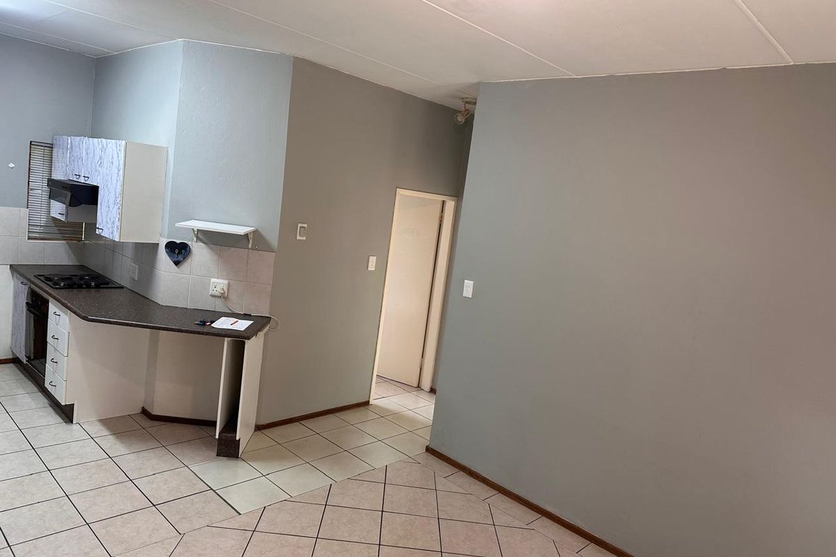 Charming Ground Floor  2-Bedroom Apartment for Sale. - Photo 3