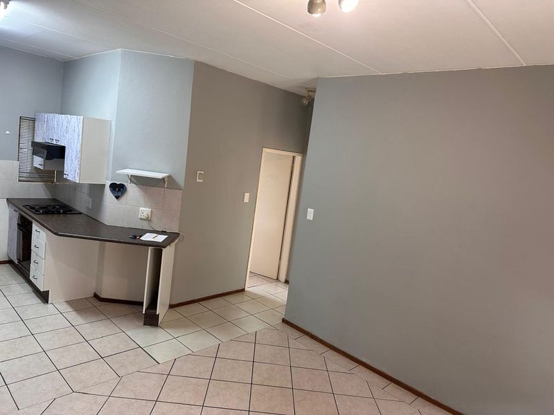 Charming Ground Floor  2-Bedroom Apartment for Sale. - Photo 3