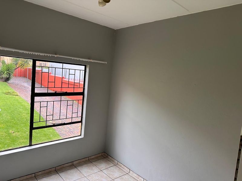 Charming Ground Floor  2-Bedroom Apartment for Sale. - Photo 8
