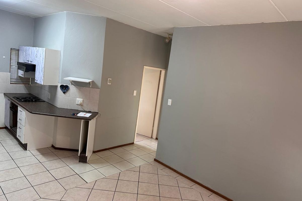 Charming Ground Floor  2-Bedroom Apartment for Sale. - Photo 4