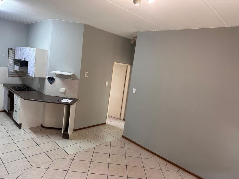 Charming Ground Floor  2-Bedroom Apartment for Sale. - Photo 4