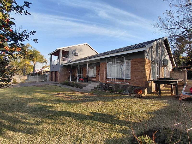 Beautiful, maintained family home for sale. - Photo 1