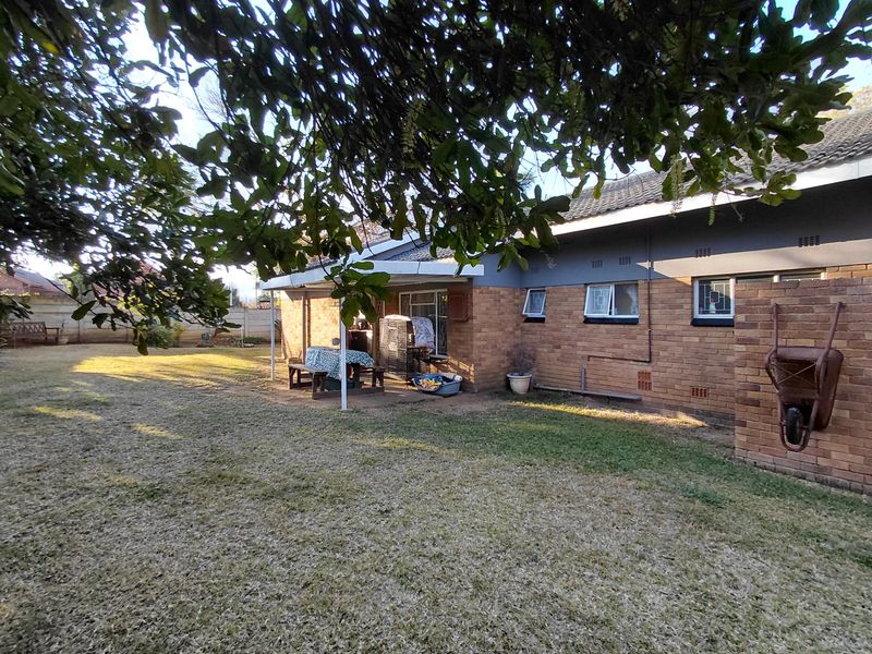 Beautiful, maintained family home for sale. - Photo 8