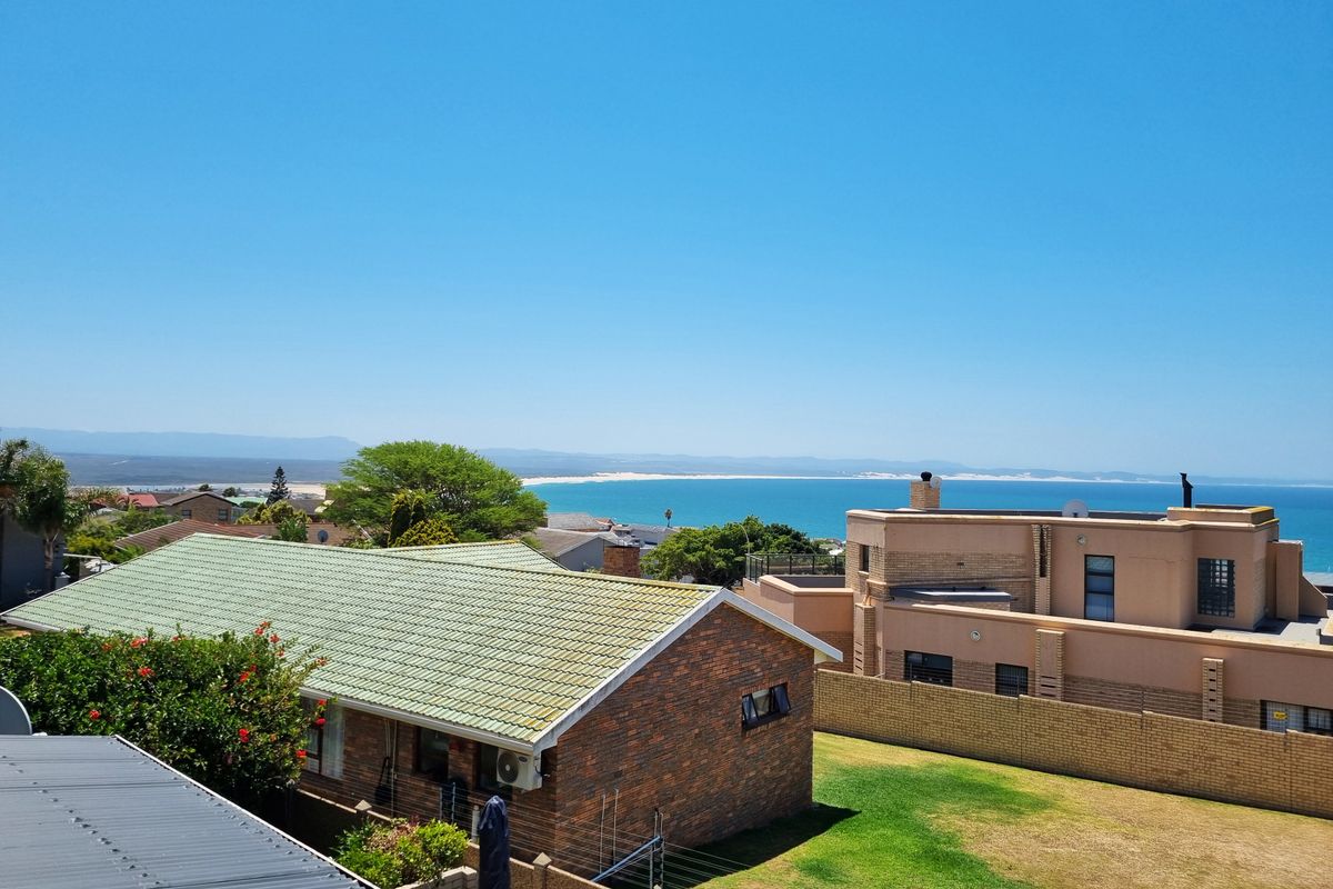 Luxury Home in Sought-After Wavecrest with Spectacular Views and a Prestigious Address - Photo 5