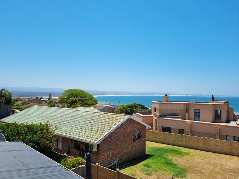 Luxury Home in Sought-After Wavecrest with Spectacular Views and a Prestigious Address - Photo 5