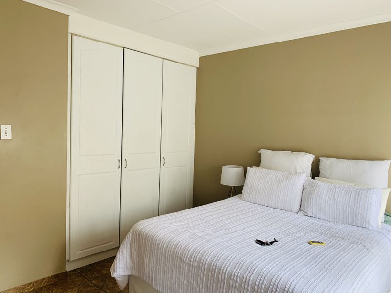 Beautiful and extremely well kept unit in a safely guarded and peaceful complex. - Photo 10