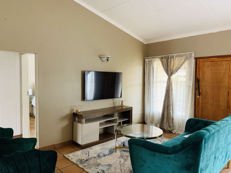 Beautiful and extremely well kept unit in a safely guarded and peaceful complex. - Photo 7