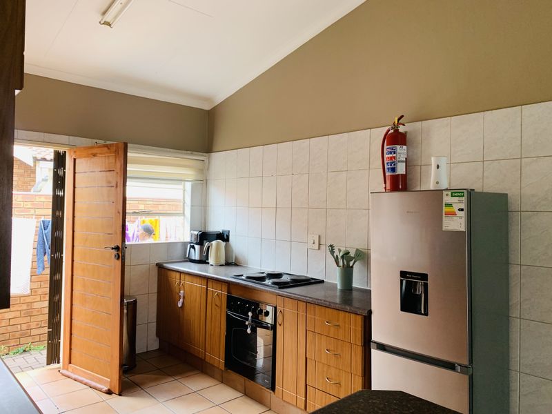 Beautiful and extremely well kept unit in a safely guarded and peaceful complex. - Photo 6