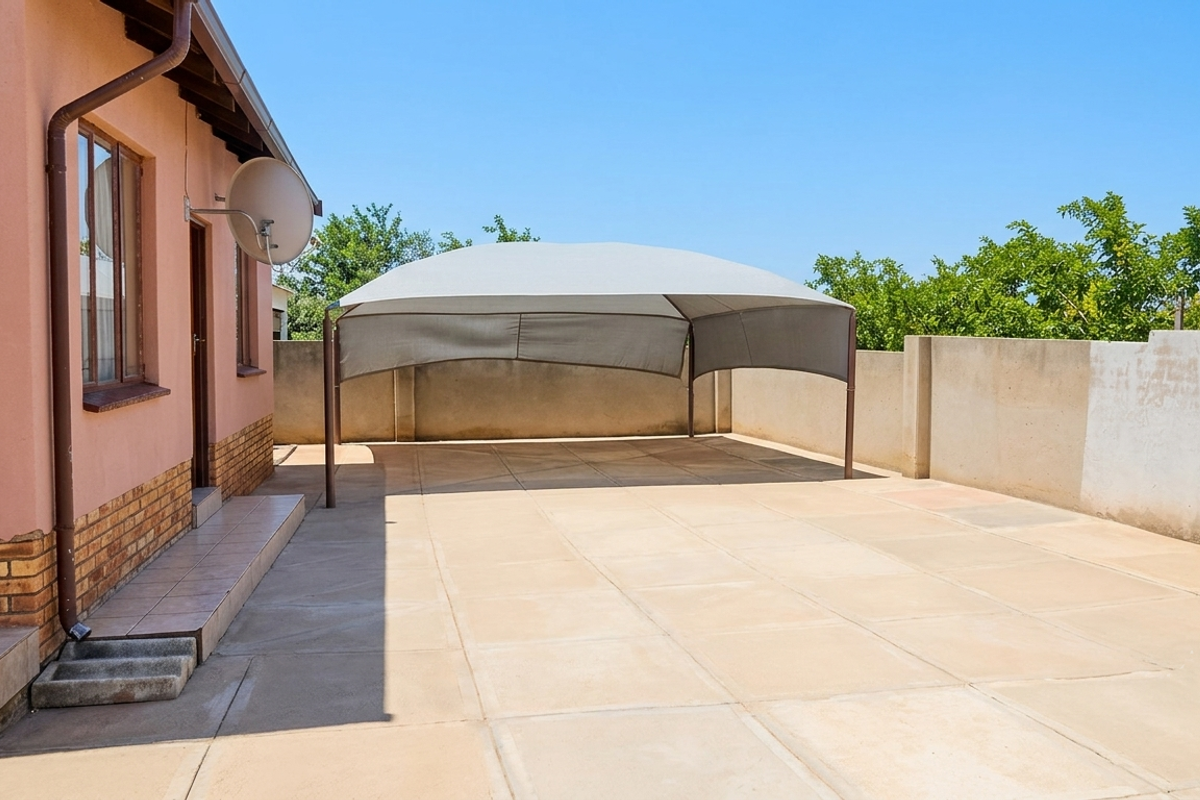 Spacious Family Home with Large Yard in Tlhabane - Photo 3