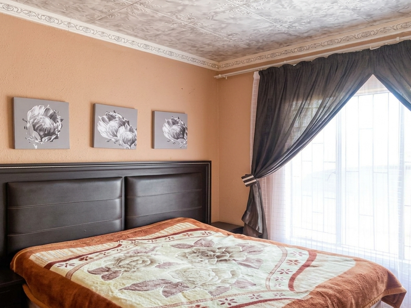 Spacious Family Home with Large Yard in Tlhabane - Photo 7