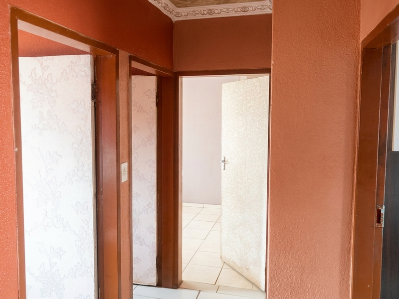 Spacious Family Home with Large Yard in Tlhabane - Photo 6