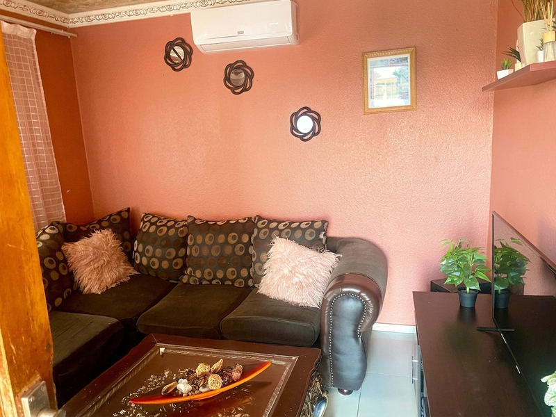 Spacious Family Home with Large Yard in Tlhabane - Photo 4