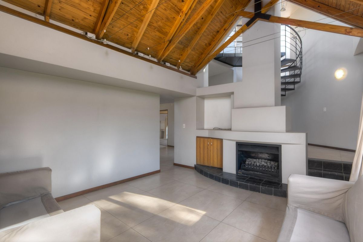 Two Homes for the Price of One!! Exceptional Value for Money!! - Photo 4