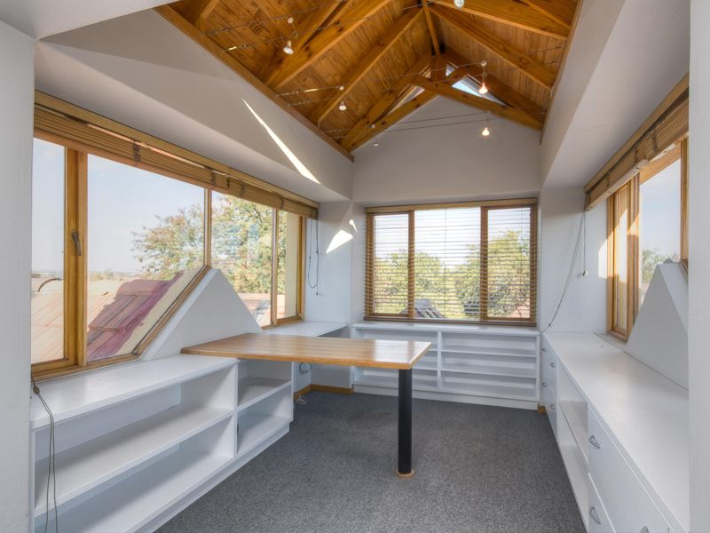 Two Homes for the Price of One!! Exceptional Value for Money!! - Photo 10