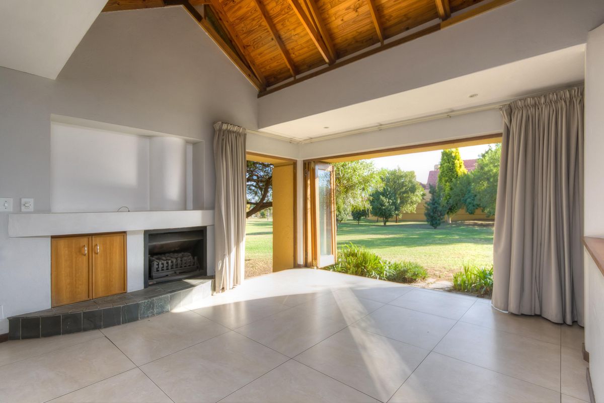 Two Homes for the Price of One!! Exceptional Value for Money!! - Photo 3