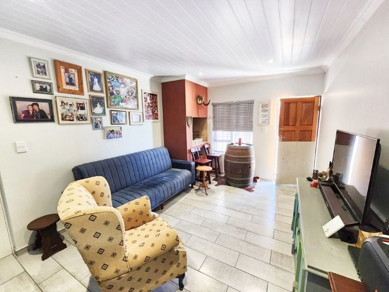 A sanctuary of comfort and security in Dana Bay - Photo 5