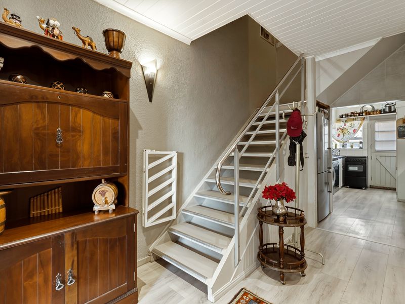 Rare Opportunity in Audas Estate – Spacious 3-Bedroom Duplex with Double Garage - Photo 8