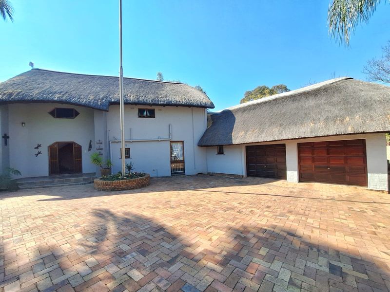 Spacious Family Home for sale - Photo 3
