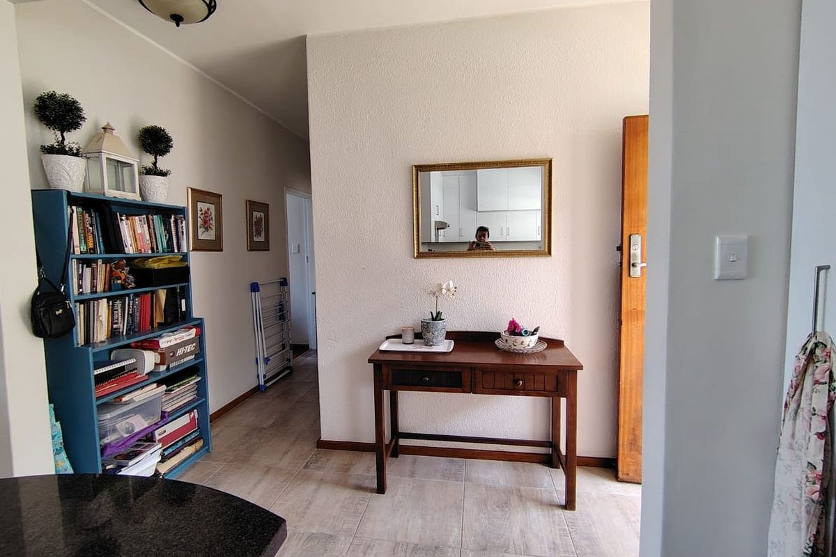 Charming Fully Furnished 1-Bed Flat in Strand with Ocean Views - Photo 3