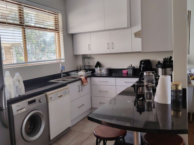 Charming Fully Furnished 1-Bed Flat in Strand with Ocean Views - Photo 9