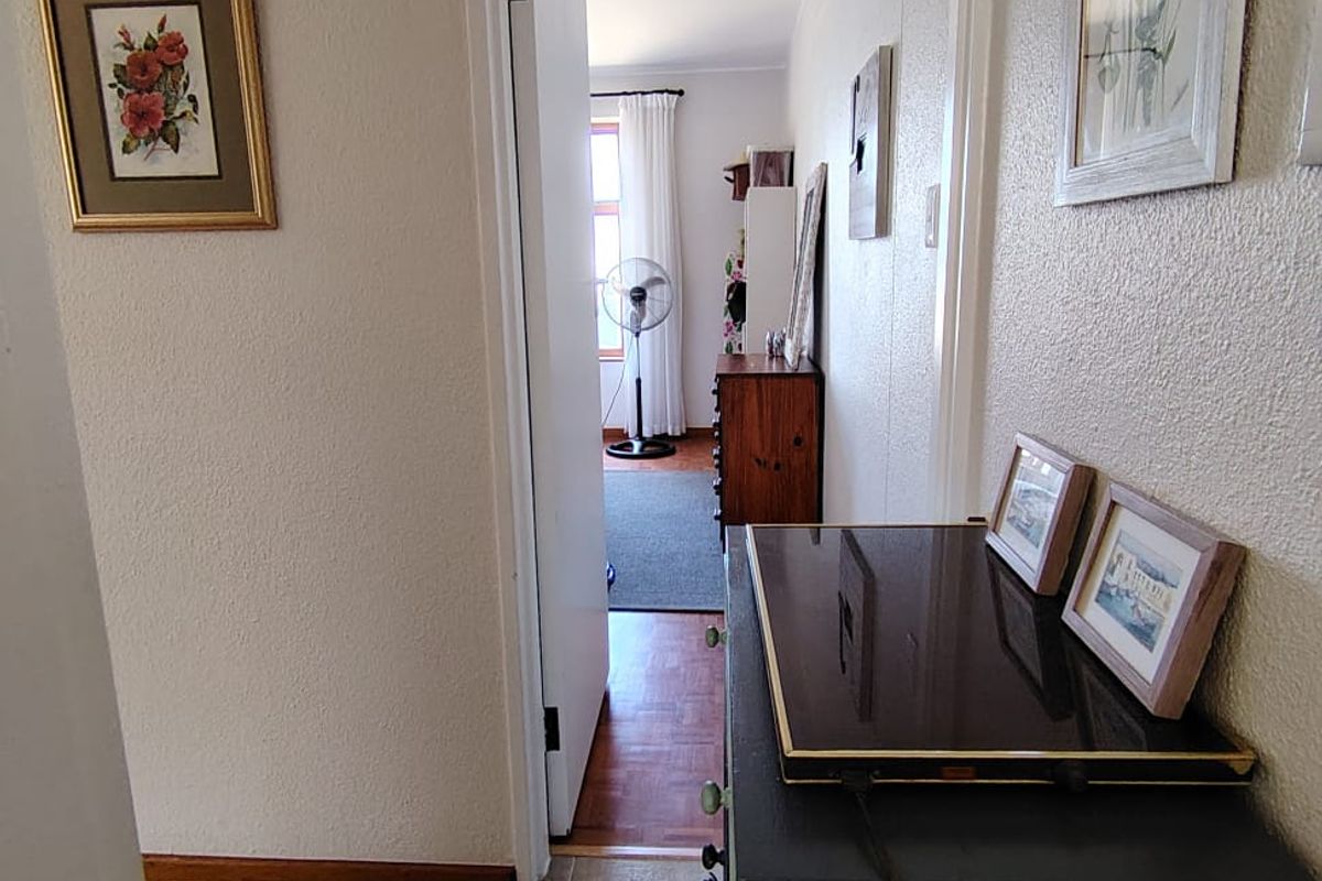 Charming Fully Furnished 1-Bed Flat in Strand with Ocean Views - Photo 4