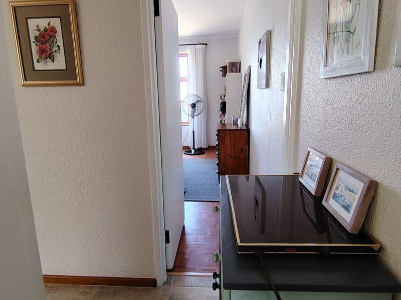Charming Fully Furnished 1-Bed Flat in Strand with Ocean Views - Photo 4