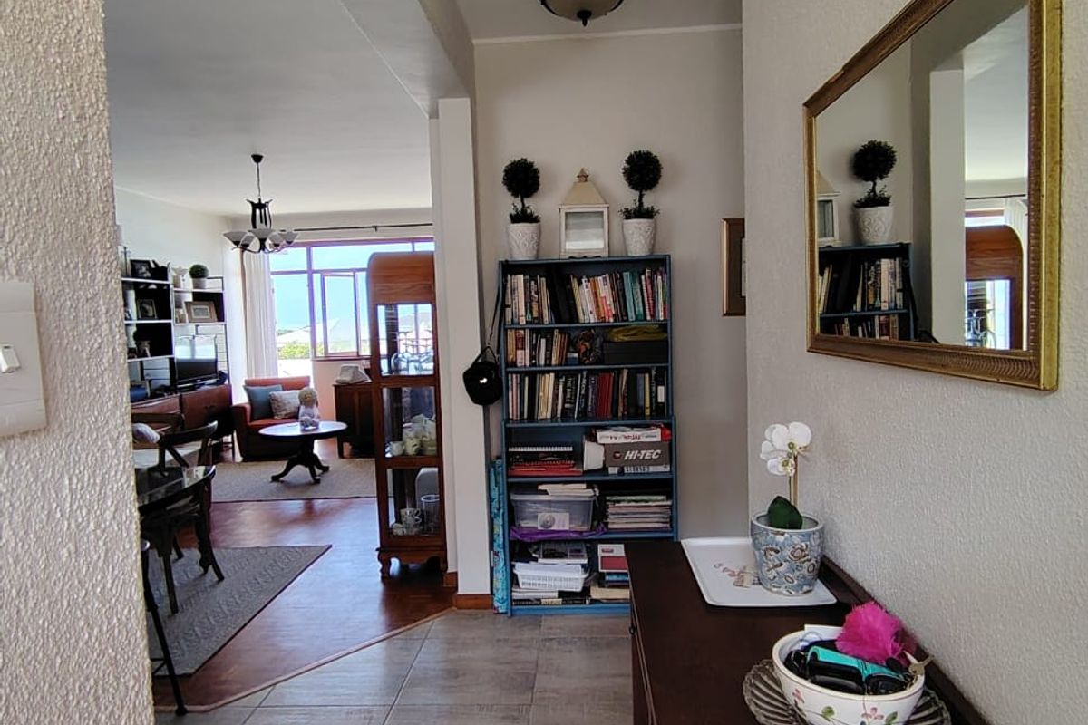 Charming Fully Furnished 1-Bed Flat in Strand with Ocean Views - Photo 5