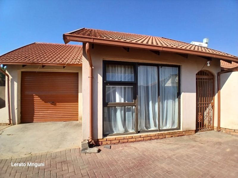 This Home Is Awaiting Your Personal Touch - Photo 2